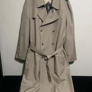 Hart Schaffner Marx Classic Beige Trench Coat- MINT CONDITION-Vintage 💙